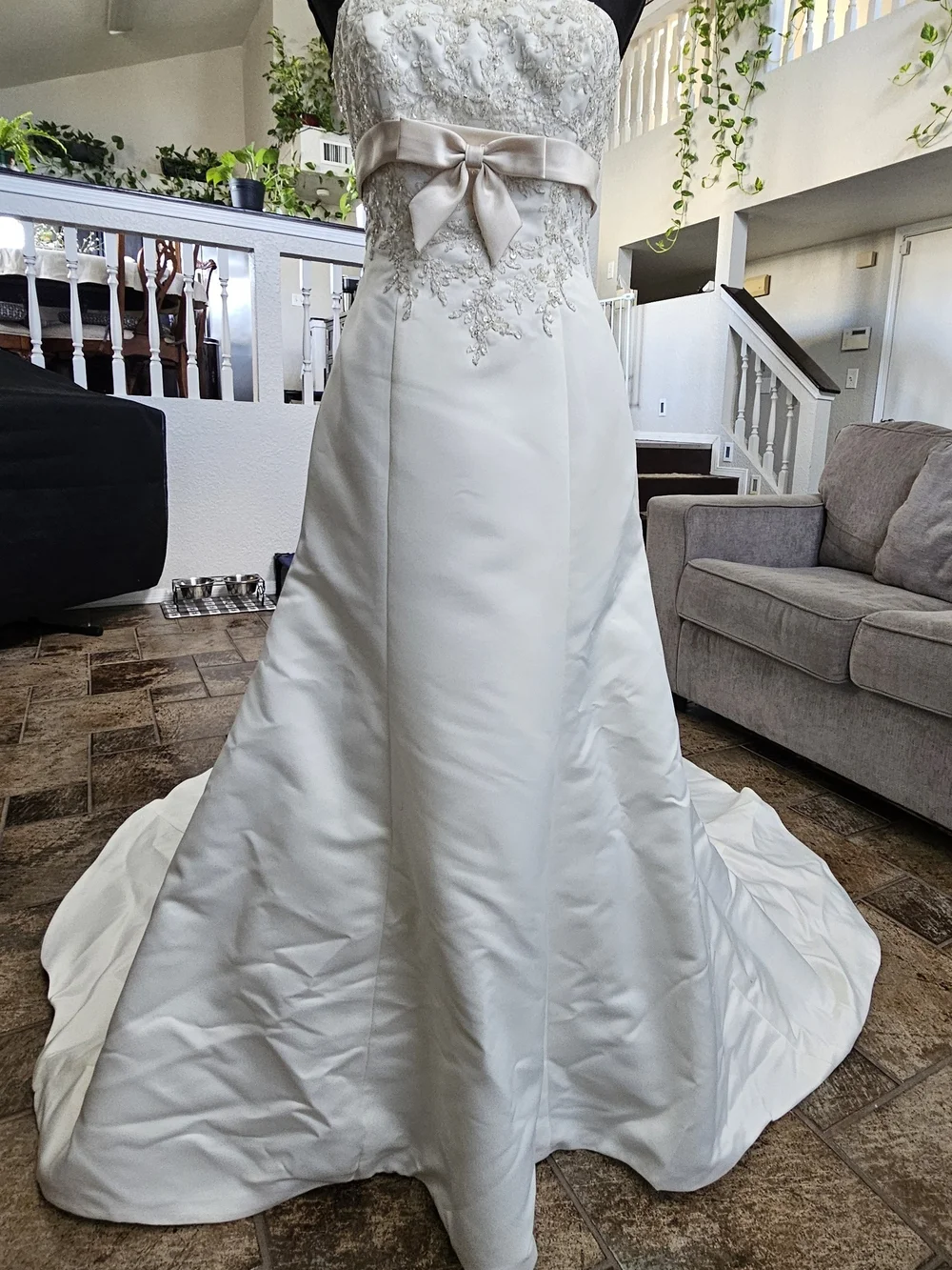 DAVID'S BRIDAL COLLECTION lace wedding dress with beaded metallic lace, size 6 - Picture 17 of 17
